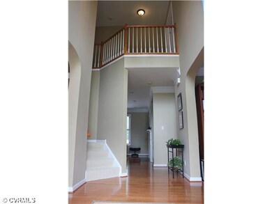 Foyer - 2 story foyer with Arched window