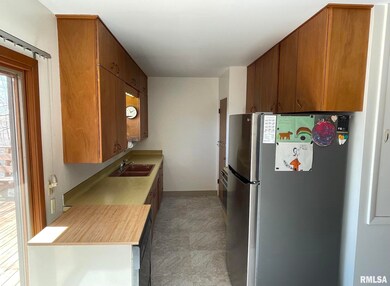 2117 Glaspell St, Davenport, IA 52804 - photo 4