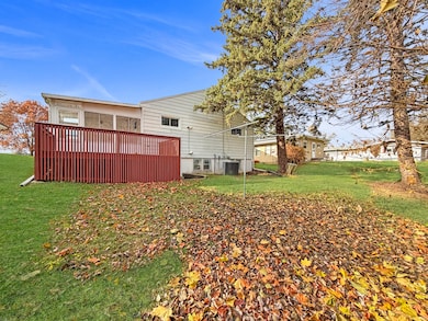 1413 S Locust Ave, Freeport, IL 61032 - photo 2