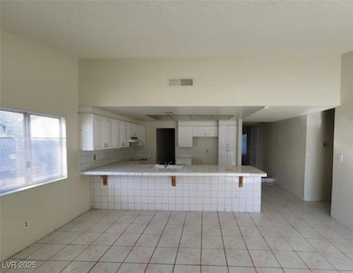 1673 Caliente Ct, Las Vegas, NV 89119 - photo 2