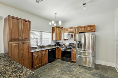 1116 Beverly St, Houston, TX 77008 - photo 7