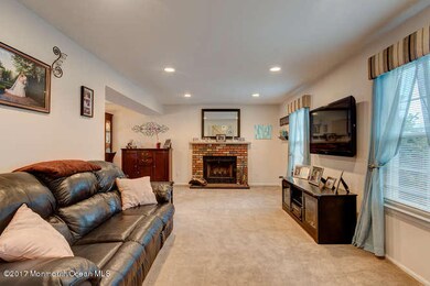 33 Snowdrift Ln Howell NJ-small-007-31-L