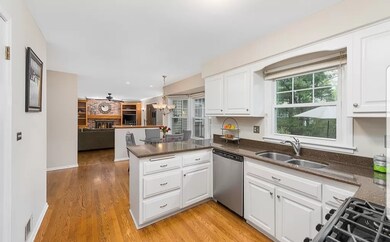 1212 Hercules Ln, Naperville, IL 60540 - photo 2