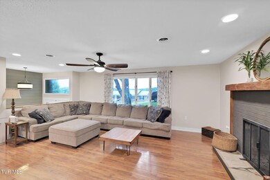 14-web-or-mls-15135-litton-rd