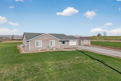 1621 Alexander Rd, Sunnyside, WA 98944 - photo 3