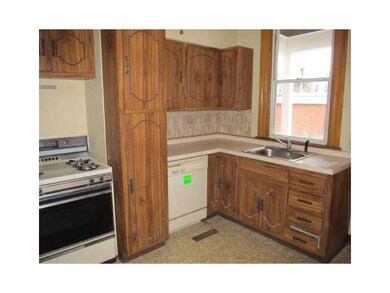 153 Jefferson Ave, Vandergrift, PA 15690 - photo 3