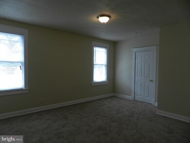 5211 Cumberland St, Capitol Heights, MD 20743 - photo 4