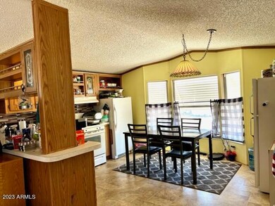 EAT IN KITCHEN AREA 201