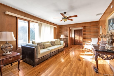 20 Michaels Ln, Glen Head, NY 11545 - photo 2