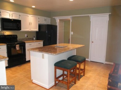 13367 Meadowsweet Dr, Fairfax, VA 22033 - photo 7