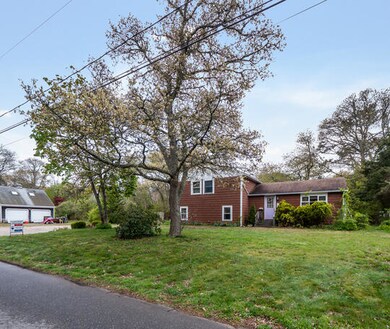 22 Worcester Ave, Oak Bluffs, MA 02557 - photo 3