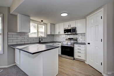 417 S Valley Dr, Nampa, ID 83686 - photo 6