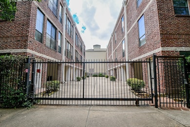 118 Mcgowen St unit K, Houston, TX 77006 - photo 2