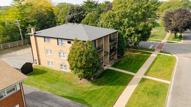 4335 Lindenwood Dr, Matteson, IL 60443 - photo 2