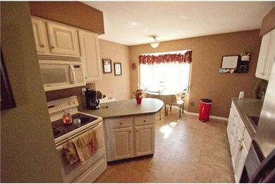 548 E Saxony Dr unit 548, Exton, PA 19341 - photo 6