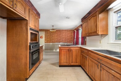 22 Stoneham Dr, Riverside, RI 02915 - photo 6