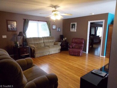 273 Jenwill Dr, Purlear, NC 28665 - photo 5