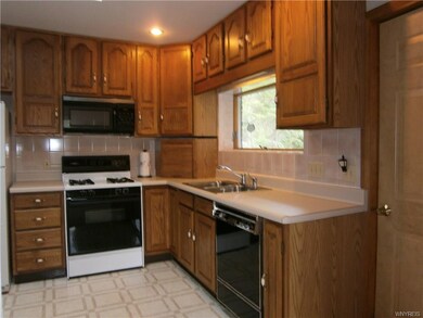 279 Drake Dr, North Tonawanda, NY 14120 - photo 4