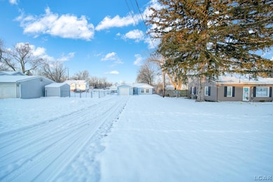 528 18th St, Jackson, MI 49203 - photo 2