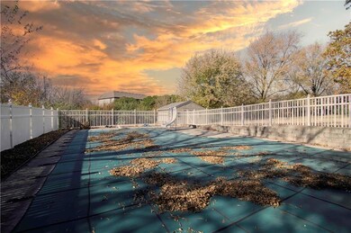 1215 Hacienda Ln, Lawrence, KS 66049 - photo 4