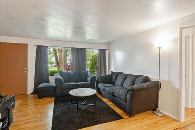 The oversized window is perfect to enjoy the sunli