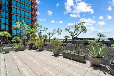 Private 2,000 Sq Ft. Patio & Terrace