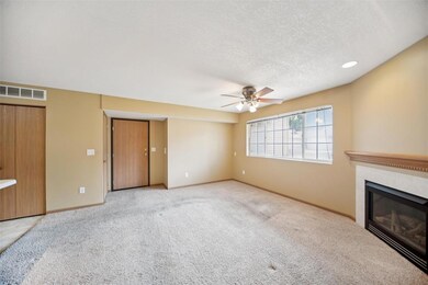 5916 Sutton Place unit 1, Urbandale, IA 50322 - photo 6