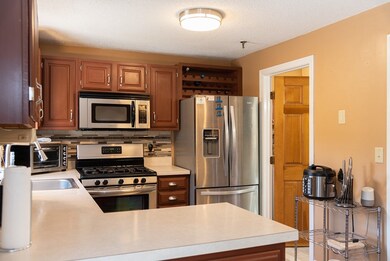 51 Tobey Rd unit 50, Dracut, MA 01826 - photo 5