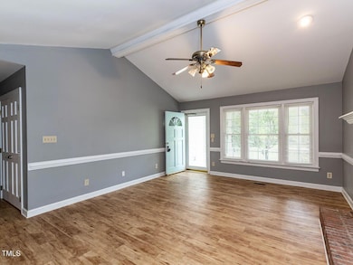 007-1280x960-family-room