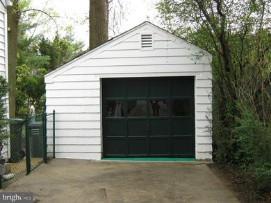 301 Riley St, Falls Church, VA 22046 - photo 2