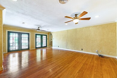 Living room and dining room in one space - perfect