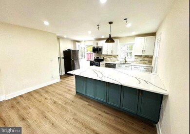 5742 Biscayne Dr, Alexandria, VA 22303 - photo 3