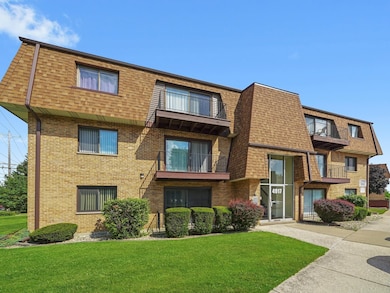 4917 W 109th St unit 202, Oak Lawn, IL 60453 - photo 2