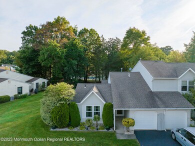 154 Harbor Cir, Freehold, NJ 07728 - photo 4