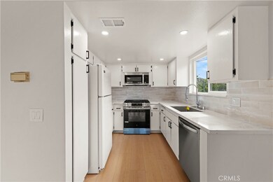 17847 Beneda Ln unit 13, Canyon Country, CA 91351 - photo 2