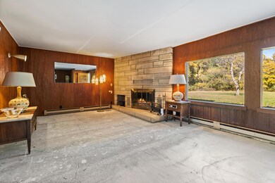 05_12778LubkeRd_1_LivingRoom_HiRes