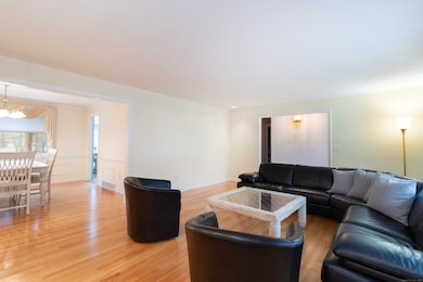 306 Hawthorne Ln, Orange, CT 06477 - photo 4