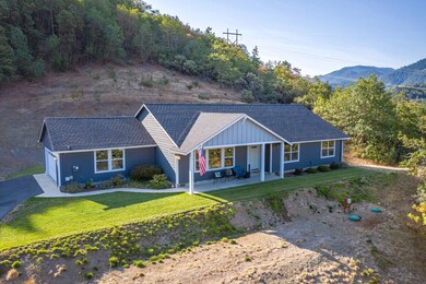 209 Clear Sky Dr, Grants Pass, OR 97526 - photo 4