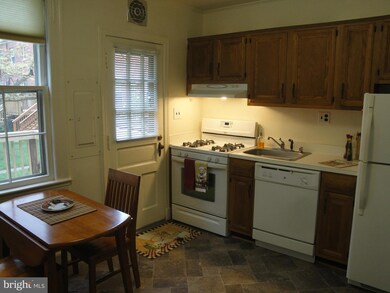 1210 S Barton St unit 321, Arlington, VA 22204 - photo 4