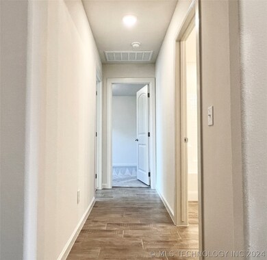 907 SE 2nd St, Pryor, OK 74361 - photo 5