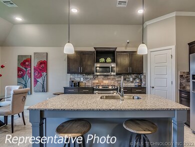 2610 W Albuquerque Place, Broken Arrow, OK 74011 - photo 6