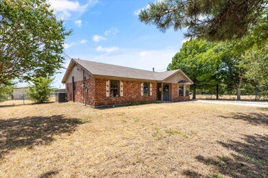 1153 Kerry Ln, Azle, TX 76020 - photo 2