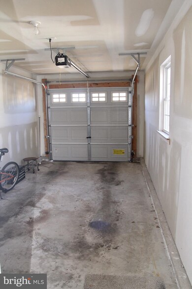 1533 Foresman Dr, Pottstown, PA 19464 - photo 3