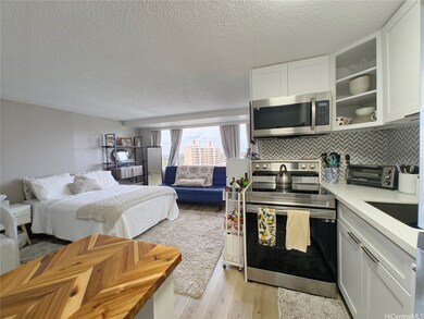 Five Regents unit 1606, Honolulu, HI 96818 - photo 2