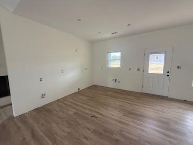 210 Chariot Ln, Savannah, TN 38372 - photo 4