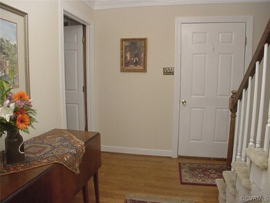 foyer w/oak floor, crown molding& coat closet