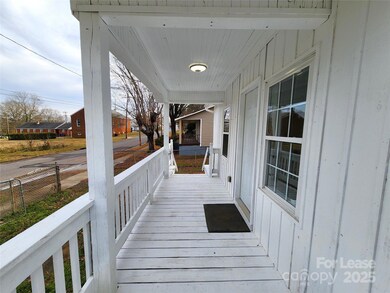 922 S Meeting St, Statesville, NC 28677 - photo 2