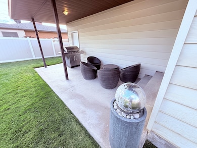 10329 S Silver Willow Dr, Sandy, UT 84070 - photo 7