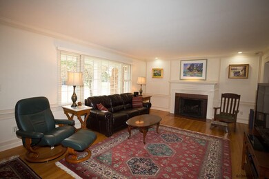 2337 Algonquin Rd, Schenectady, NY 12309 - photo 2