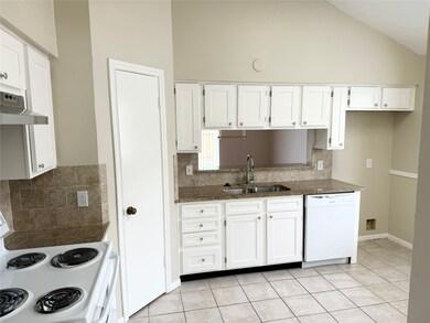 1018 Afton Ct, Tomball, TX 77375 - photo 5